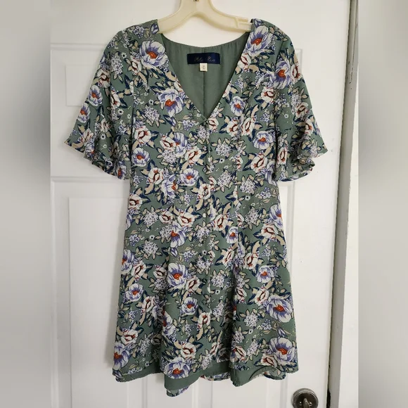 Francesca's Collections | Dresses | Sage Green Floral Dress | Poshmark